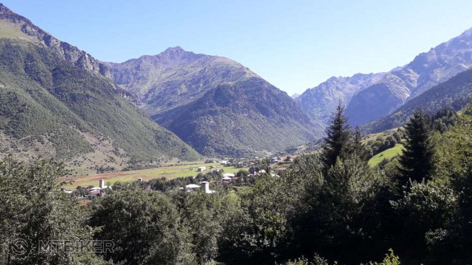 034 V dolinach v okoli Mestie.jpg