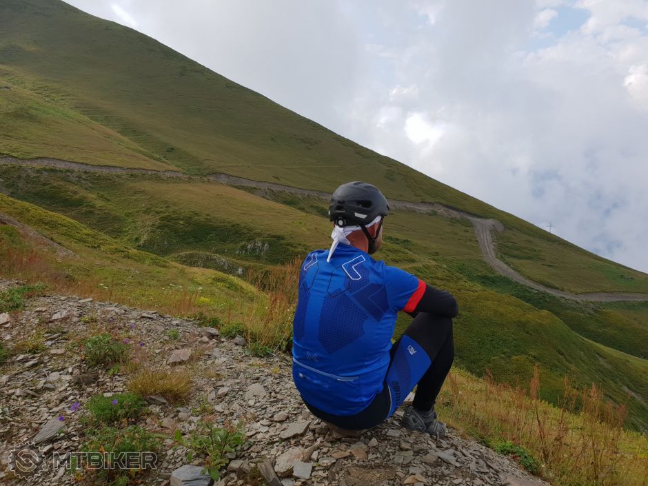 078 Este chvilu si vychutnavame tie vyhlady.jpg