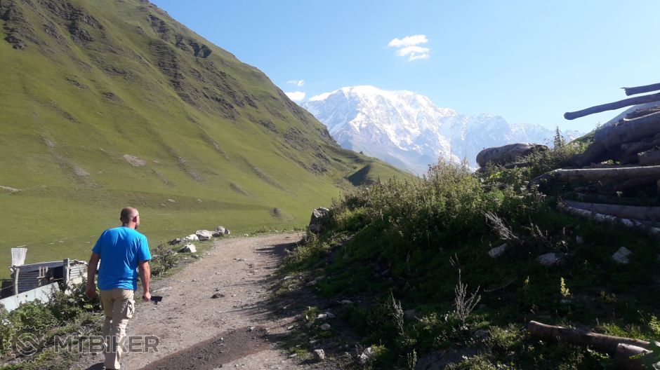 041 Na prechadzke v Ushguli.jpg