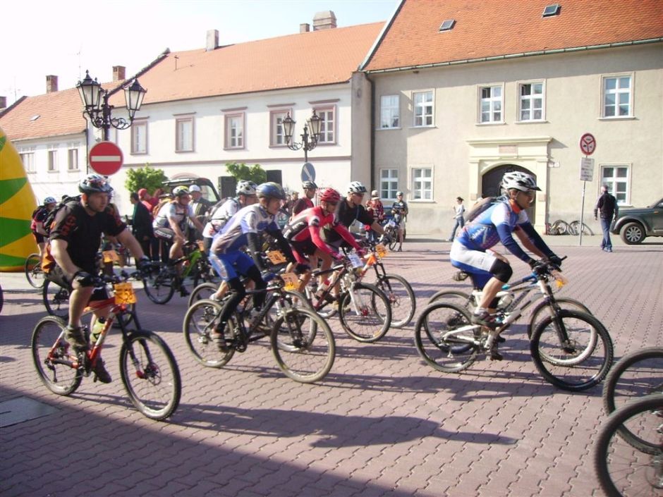 Svätý Jur 18 04 2009 odštartované.JPG