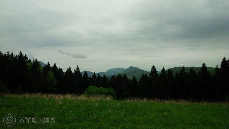 v pozadi nasa oblubena Malenica.jpg