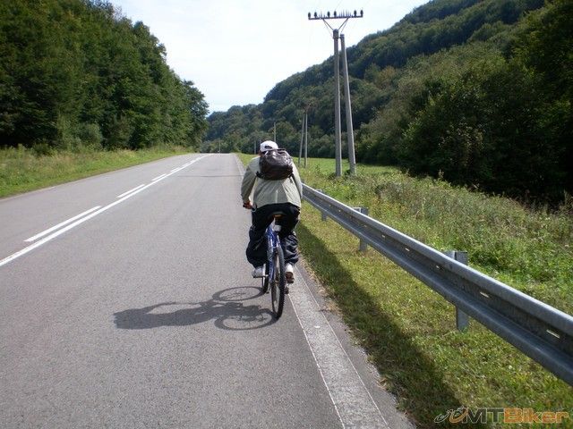 1.dajaky cigan caha hore do paloty..ja uz budzem mac s kym do polska...a ziscil mi ze mam slabe baterky u fotaku...jpg