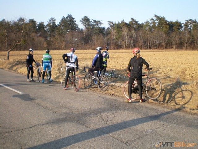 27.aj tak som ich nestihol cvaknut..preleteli popri mne...este ze tu zastavili.jpg