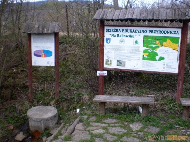 studnicka tylicz na zaciatku dediny.jpg