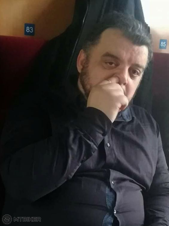 chmelár mysliteľ.png