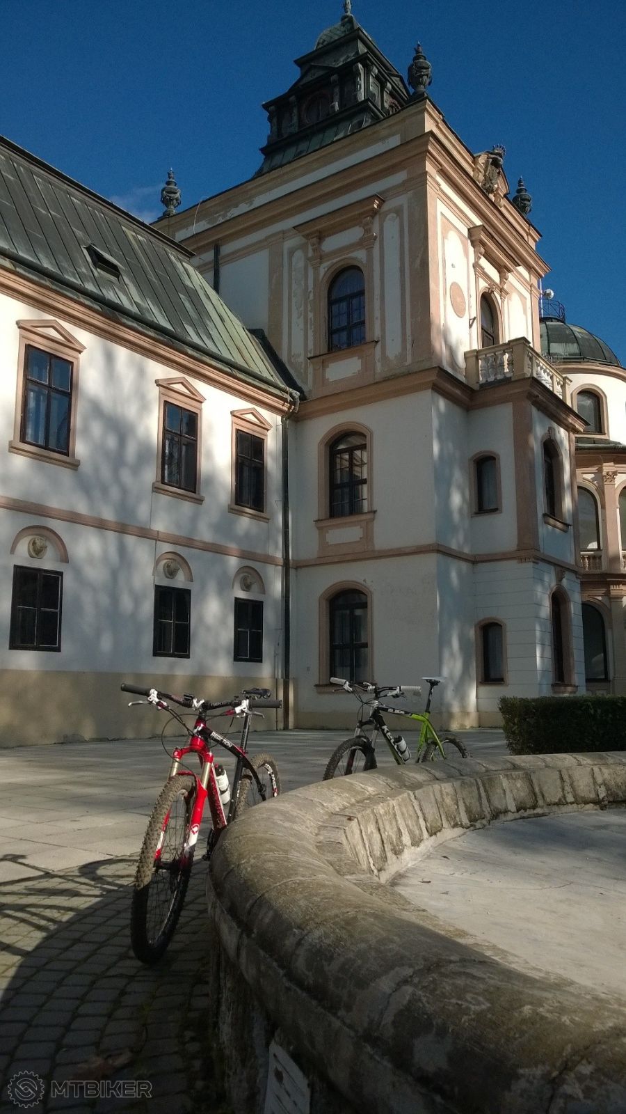 Kaštieľ v K.N.V..jpg