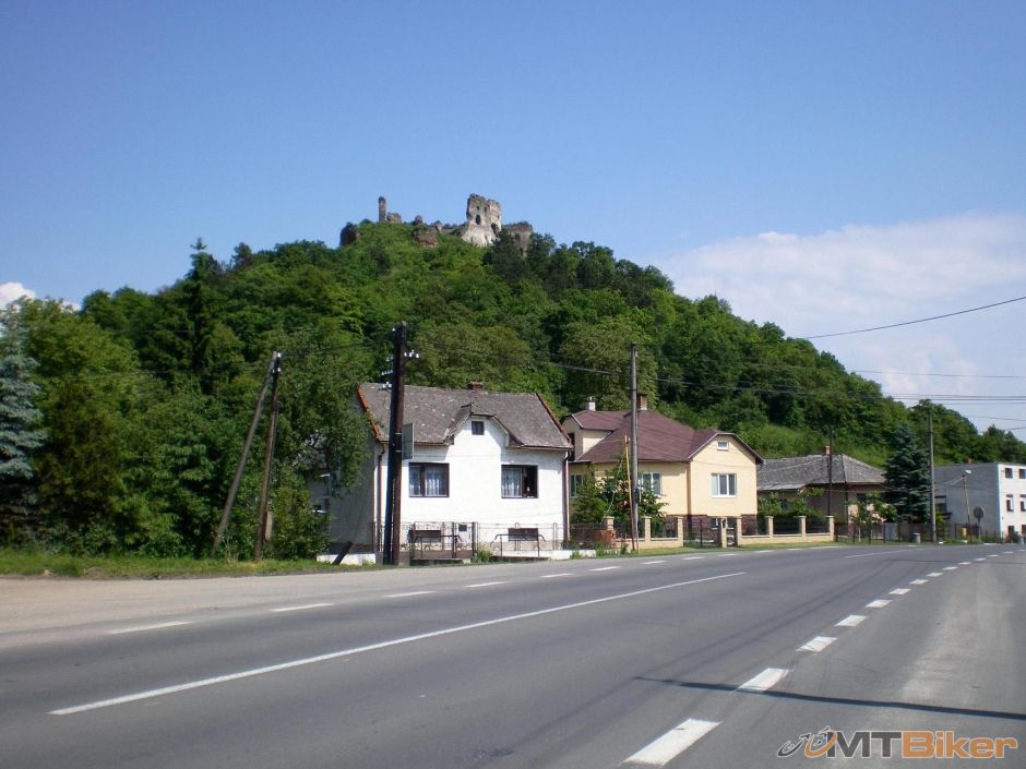 dajaky chlopik na mne z hradu kyval.JPG