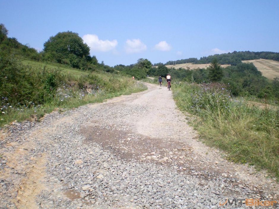 za roskovcami ..uz to zacina.JPG