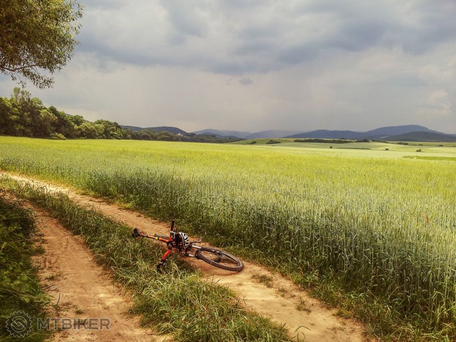 Hrozivo vypadajuca hrmavica.jpg