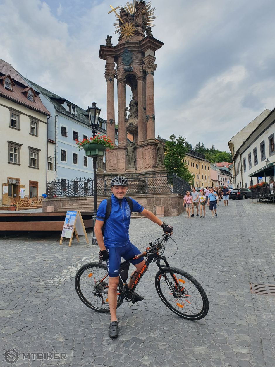 na  štiavnickom námestí.jpg