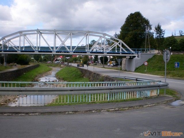 14.tu otocil a isiel asi cabalovce jablon ML...ked videl tie cesty PL....mal dost chut na jasliska dukla hranica ho presla.jpg