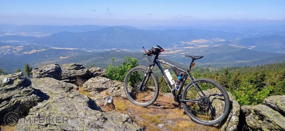 8. skalisko volovske vrchy.jpg