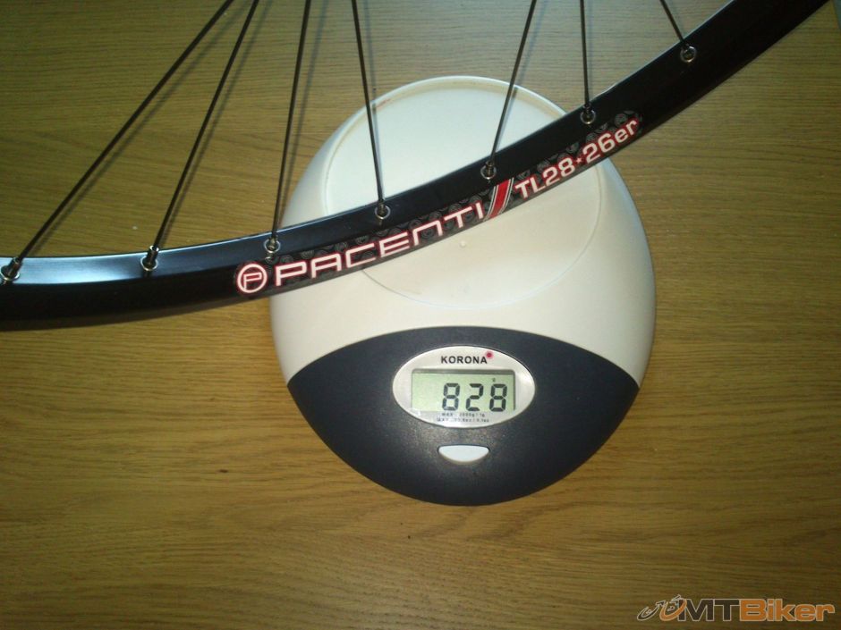 Pacenti TL28+Tesla hub F+Sapim 2-1,6,2mm+ páska.jpg