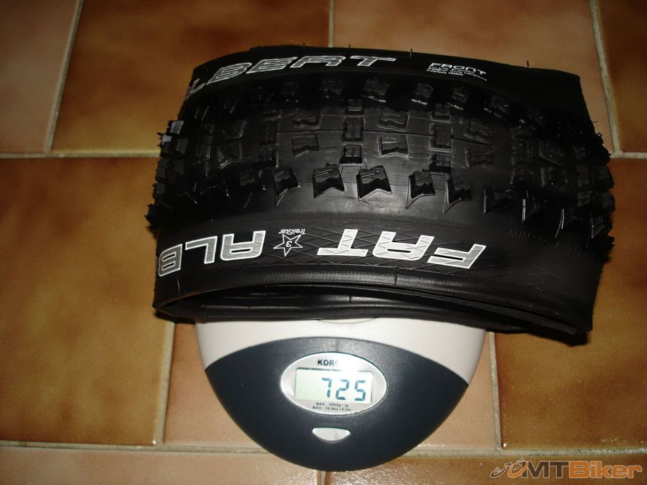 Schwalbe Fat Albert Snake Skin 2,25 2011.JPG