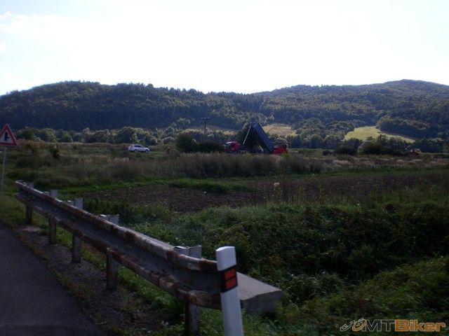 52.odbocka na krosnu..davaju novy asfalt...jpg