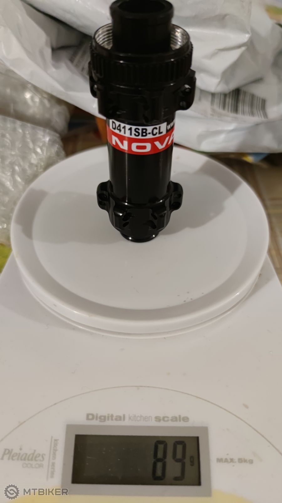 D411SB-CL hliník 15x100mm centerlock 89g.jpg