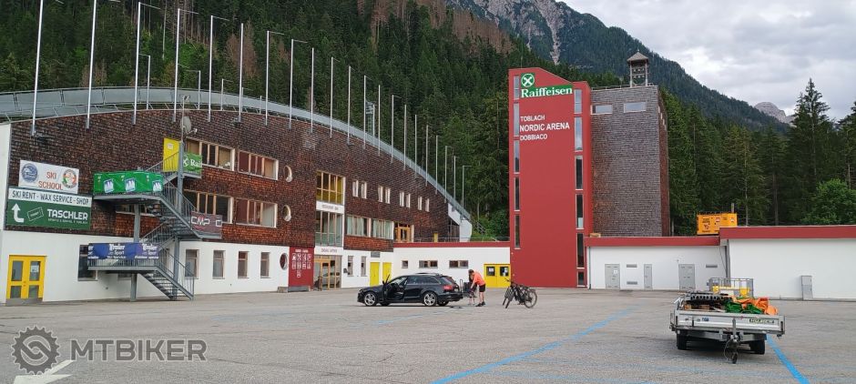 ski arena toblach.jpg