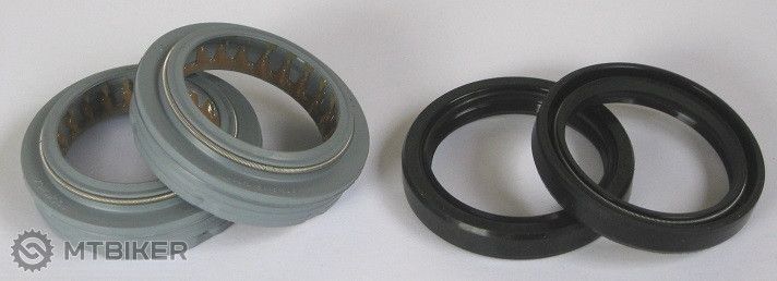 Lyrik - downtube tap foto.jpg