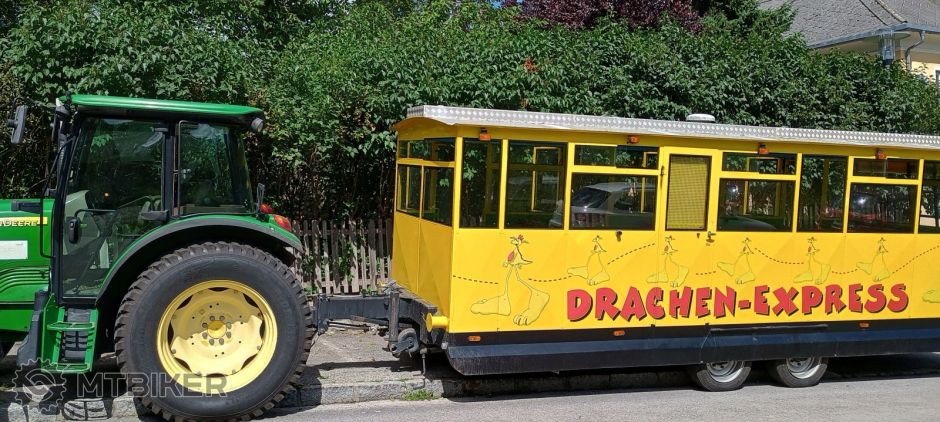 dedinský turist.bus.jpg