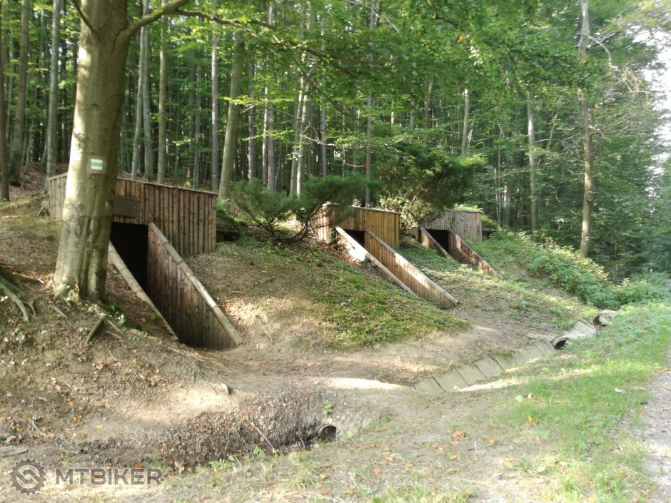 Partizánske bunkre Zemľanky.jpg