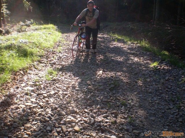 35.ze cyklotrasa..vzadu plast 23 vpredu 20...starosta im vravi..to len kusok zo zaciatku take..potlacite potom uz lahko do PL...jpg