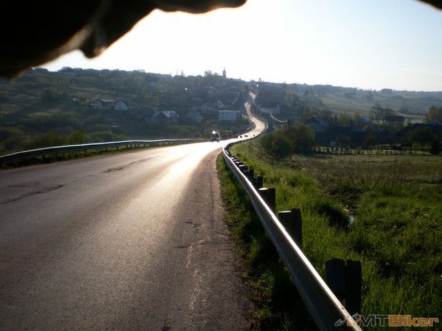 jeden vyslapes a dalsi dlhy cez celu dedinu pred tebou.jpg