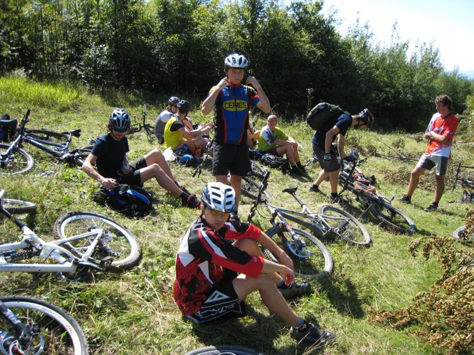 Ucastnici (na Javornickej polane).jpg