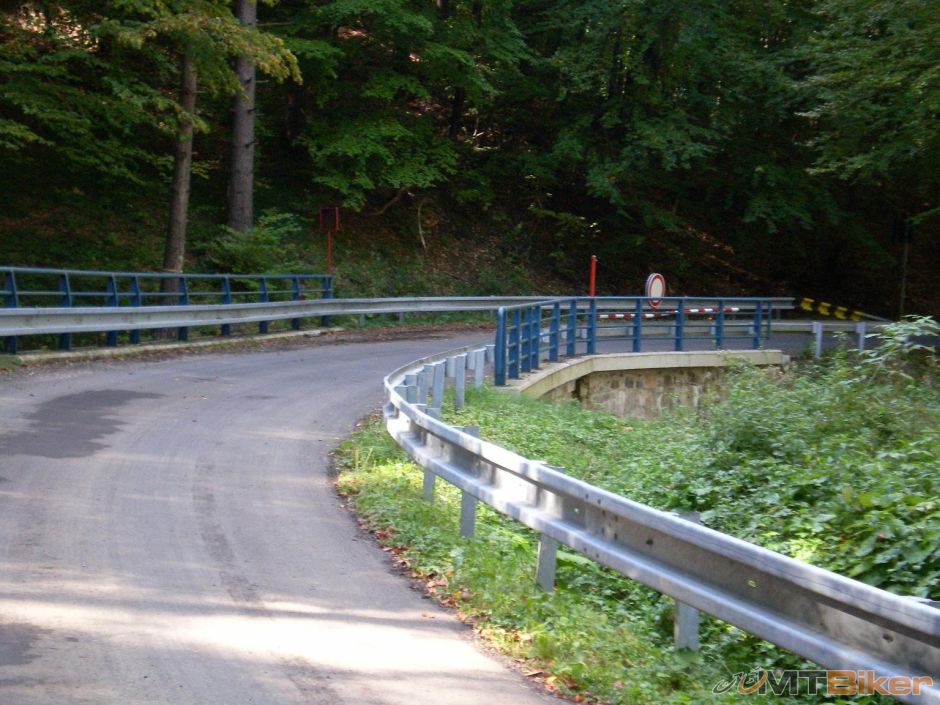 dobre bolo ale lepsie tade jazdit v lete ked je horuco a nie teraz ked treba chytat kazdy luc slnka.JPG