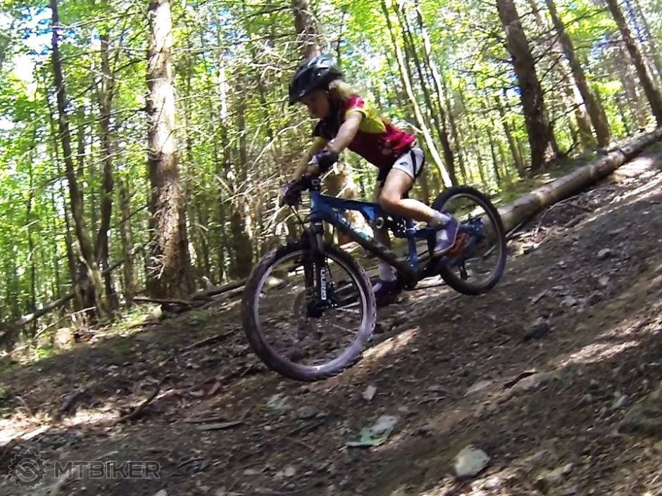 hanka full z lajošky.jpg