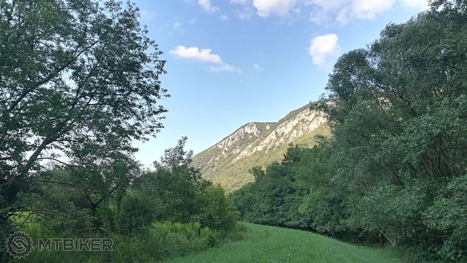 Nadherna sceneria pod Silicou.jpg