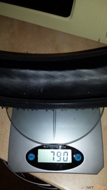 Maxxis Minion DHR 2.35.jpg