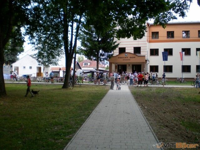 stakcin...tu otacame spat..dostal som ho daleko teraz ho musim odprevadit domov...je tu sam z ML..jpg