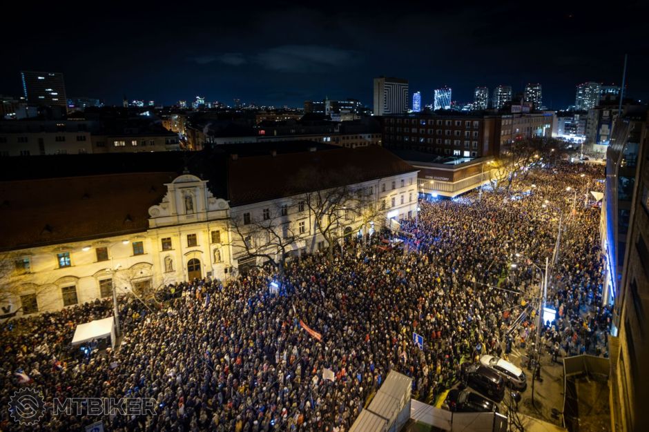 Feb.1.2024 protest proti mafii namestie SNP.jpg
