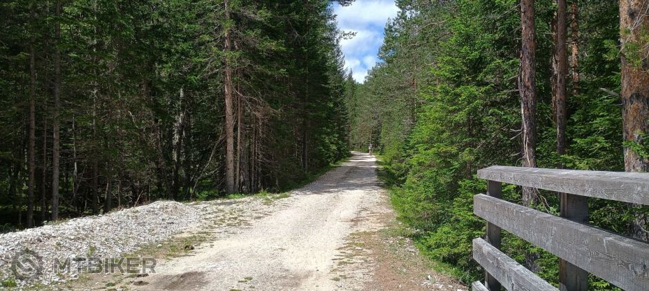 ešte smer cortina.jpg