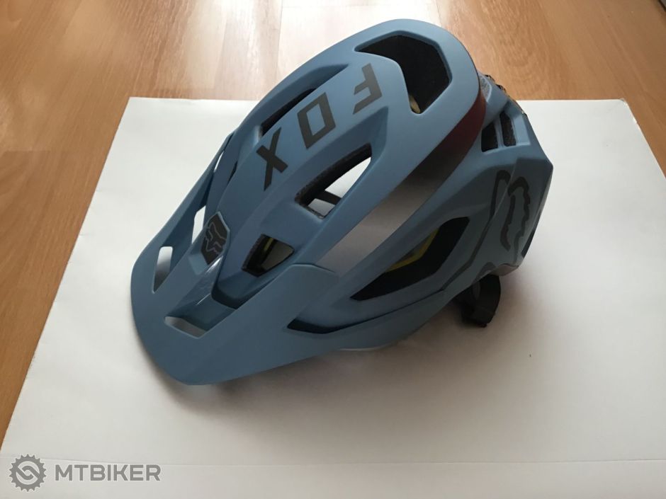 Prilba FOX Speedframe a.jpg