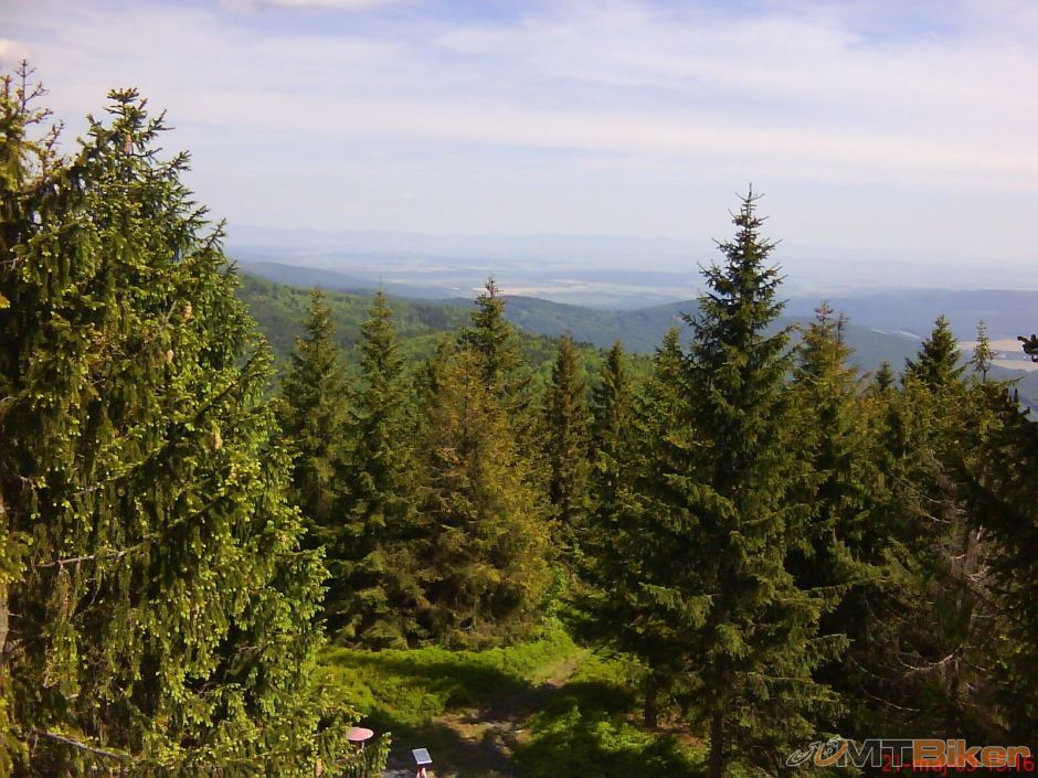 Pohľad na JV z rozhľadne-okolie Moldavy.jpg