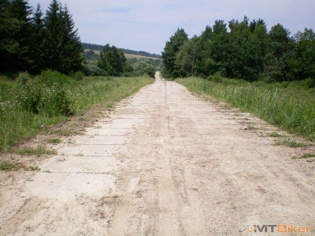 panely..ach jaj..trciace droty z nich..vytriasacka..strasne pomaly idem.jpg