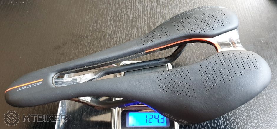 Selle_Italia_SLR_Boost_Superflow_carbonio_S_124g.jpg