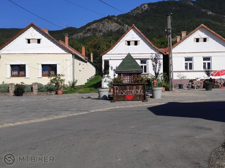 pusztafalu I.jpg