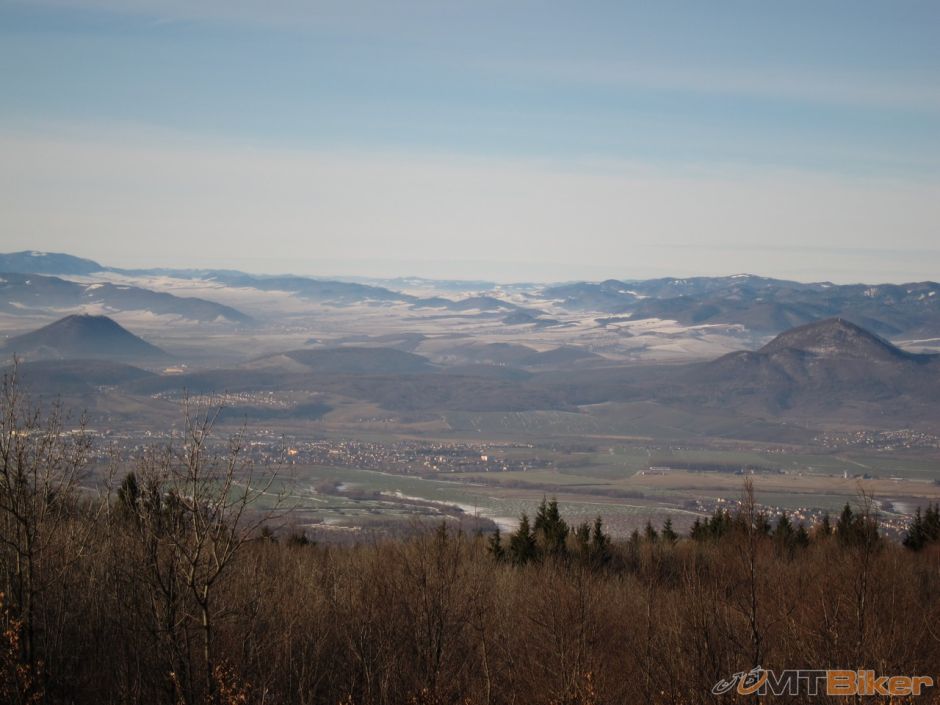 Sarissky hrad a Straze.jpg