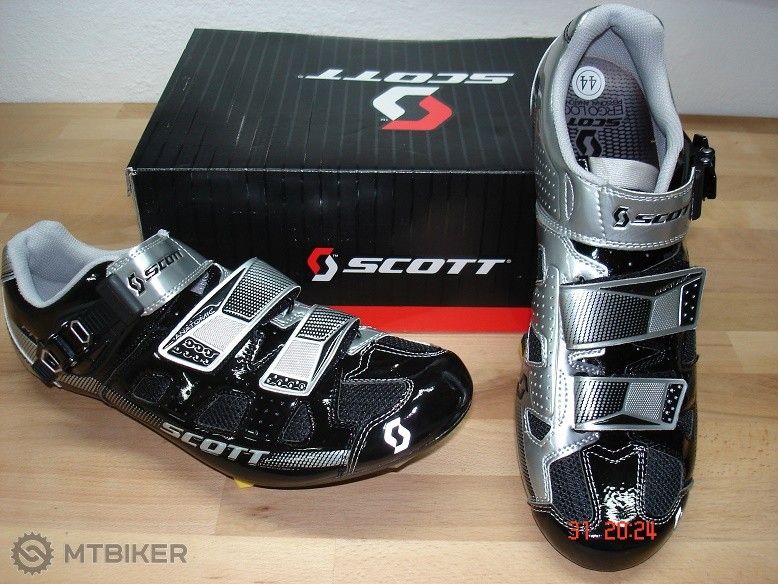 Cestné tretry Scott.jpg