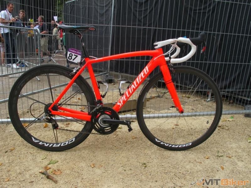 vinokurov tarmac.jpg