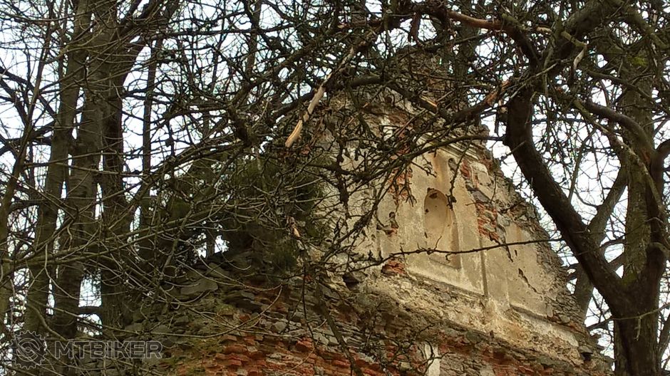 7. Ruiny kostola na Vrchhore.jpg
