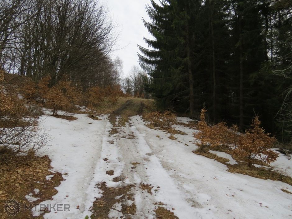 tu už bolo viac snehu ako dole.jpg