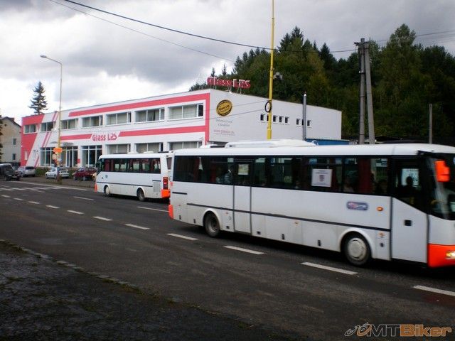 3.ML zel.stanica..cakam lebo prsi.jpg