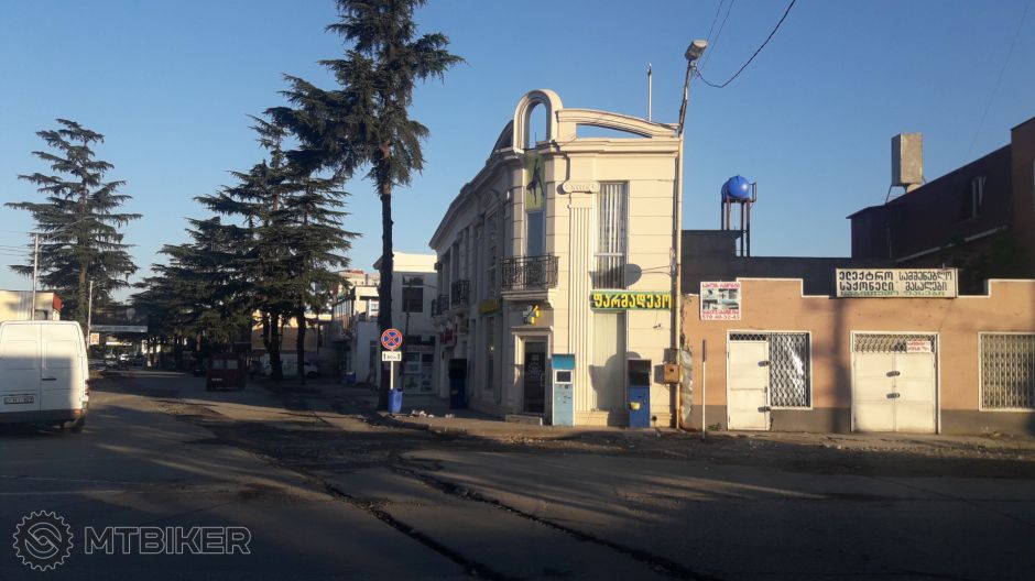 006 Ranne ulice v Zugdidi a nase prve stretnutie s gruzinskou realitou.jpg
