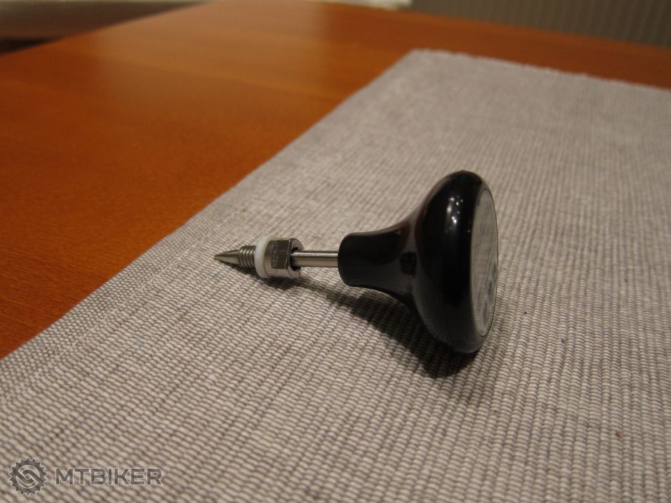 E61 thermometer_03.jpg