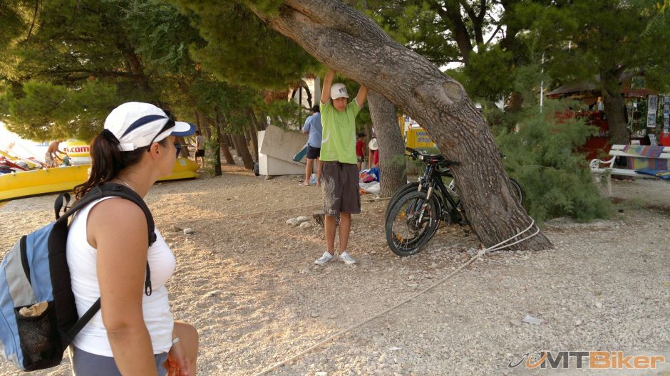 mamka a Jakub v Tucepi.jpg