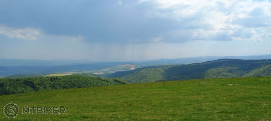 búrkový mrak nad kamennou.jpg