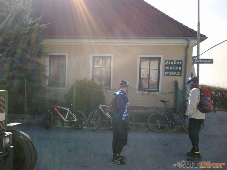 Scharndirf muzeum detskych kocikov.jpg